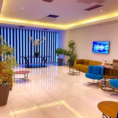 巴统 Black Sea Luxury Towers酒店 外观 照片